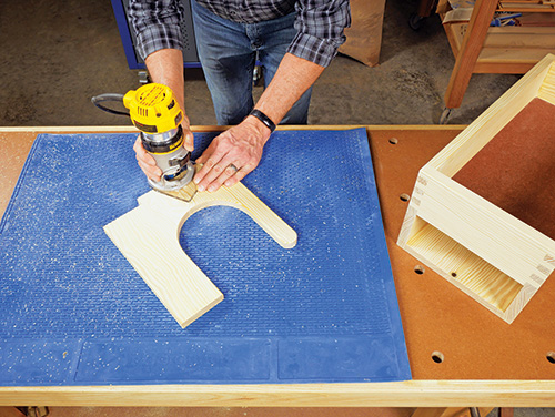 Routing shape for glue caddy handle