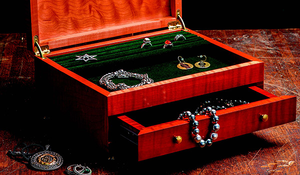 Jewelry box with drawer