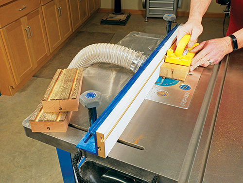 Cutting grooves for holding knives in knife block