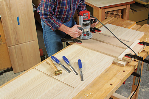 Handheld routing using a jig as a guide