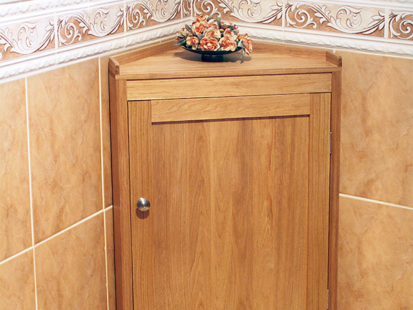 Corner bathroom cabinet