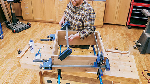 Clamping up parts of bookshelf