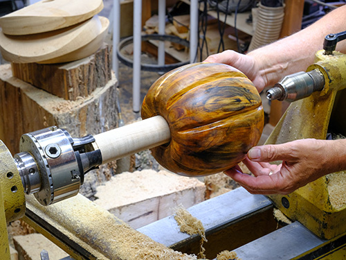 Mounting pumpkin blank on lathe with jam chuck